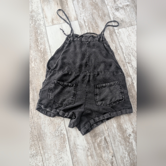 Angie Washed Black Denim Romper with Front Pocket - Picture 5 of 9